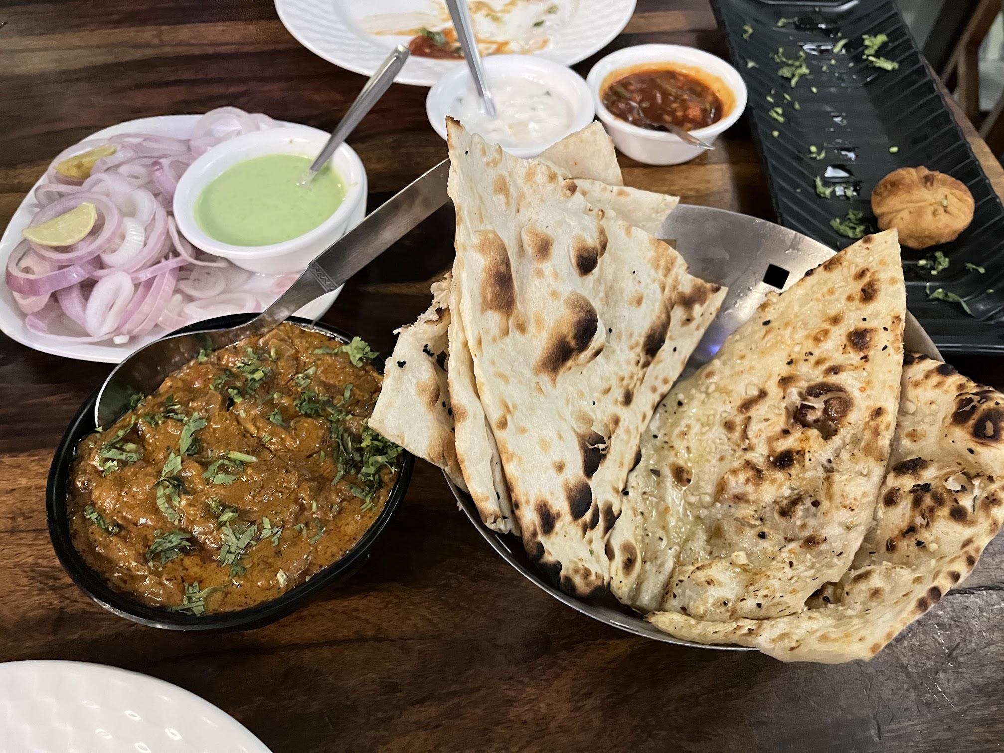 Mama’sのチキンティッカマサラとナン