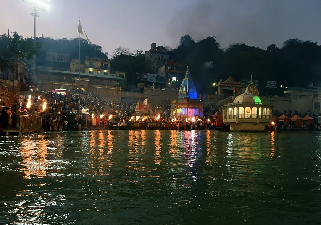 インドのハリ・キ・パウリのアールティ