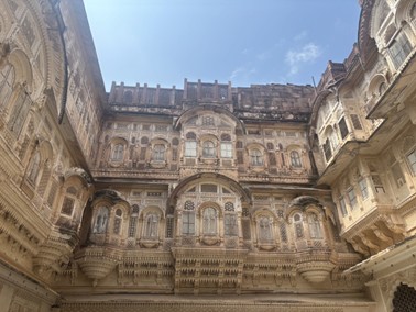 メヘラーンガル城の壁